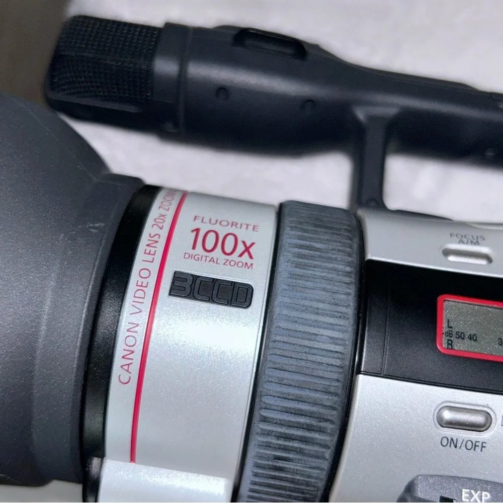 CANON DM-XM2 E - 3CCD DIGITAL VIDEO CAMCORDER XM2 PAL (TURNS ON) UNTESTED